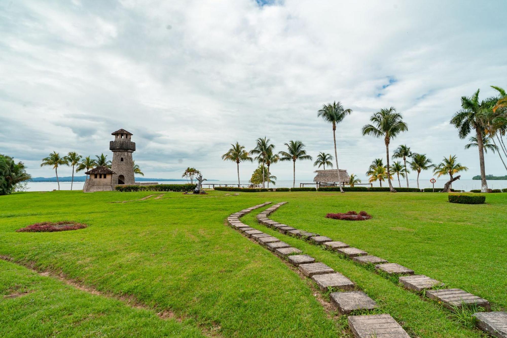 Amatique Bay Hotel Puerto Barrios Exterior foto